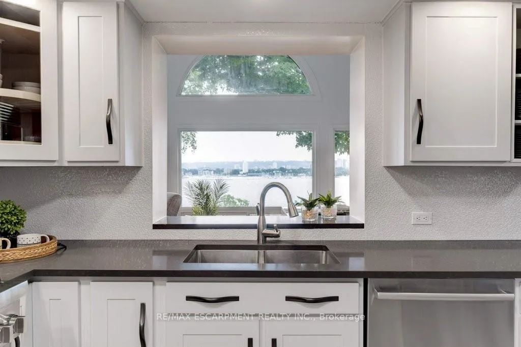 Photo 21 of 636 West Oval Drive, Burlington, Bayview — HOMEH
