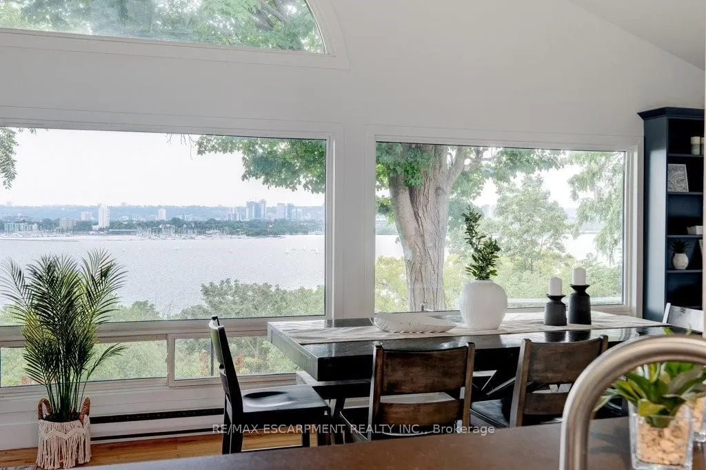 Photo 22 of 636 West Oval Drive, Burlington, Bayview — HOMEH