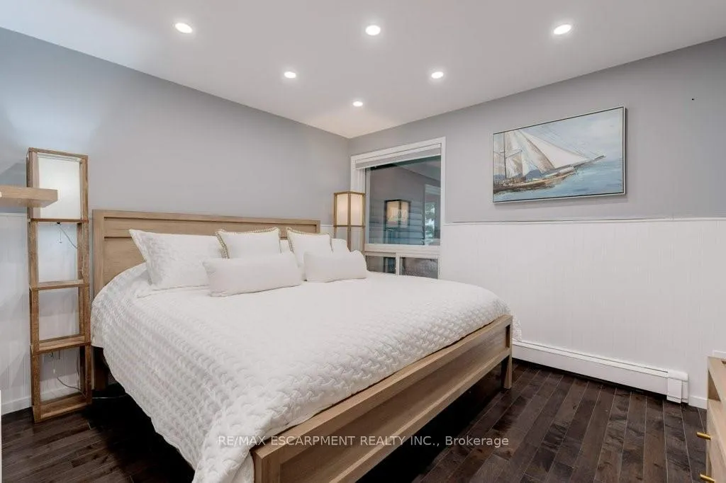 Photo 23 of 636 West Oval Drive, Burlington, Bayview — HOMEH
