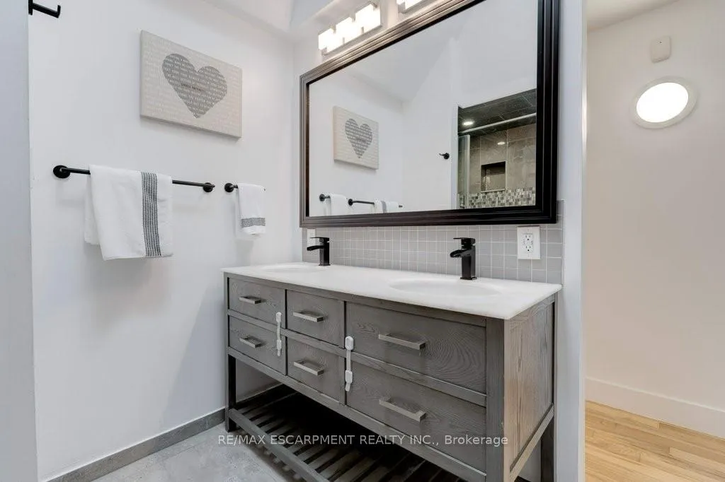 Photo 28 of 636 West Oval Drive, Burlington, Bayview — HOMEH