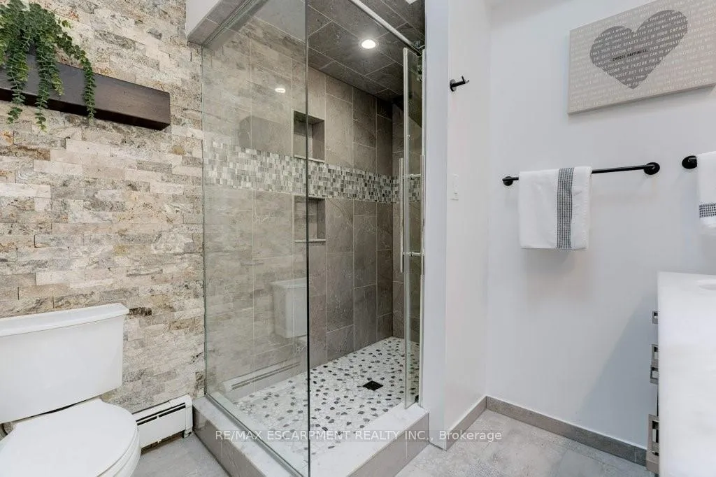 Photo 29 of 636 West Oval Drive, Burlington, Bayview — HOMEH