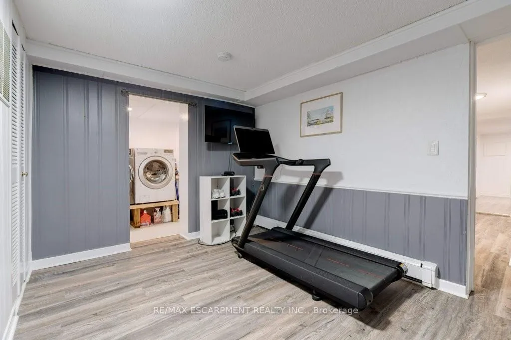 Photo 32 of 636 West Oval Drive, Burlington, Bayview — HOMEH