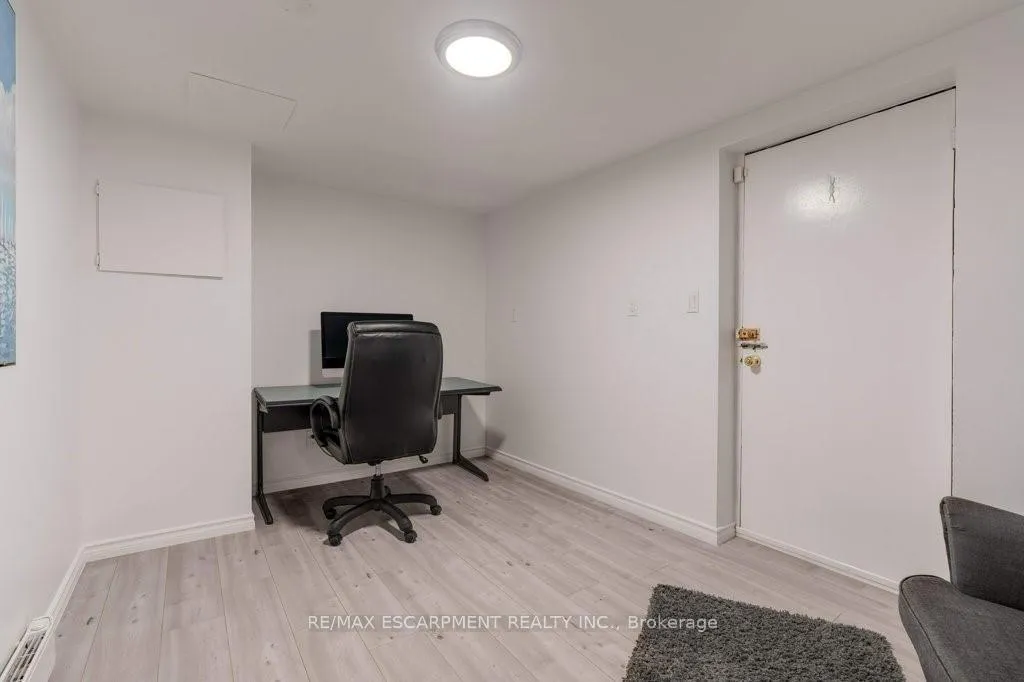 Photo 35 of 636 West Oval Drive, Burlington, Bayview — HOMEH