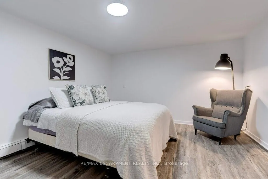 Photo 36 of 636 West Oval Drive, Burlington, Bayview — HOMEH