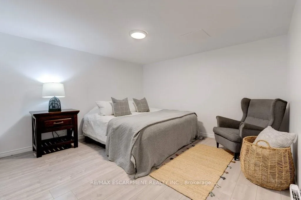 Photo 38 of 636 West Oval Drive, Burlington, Bayview — HOMEH