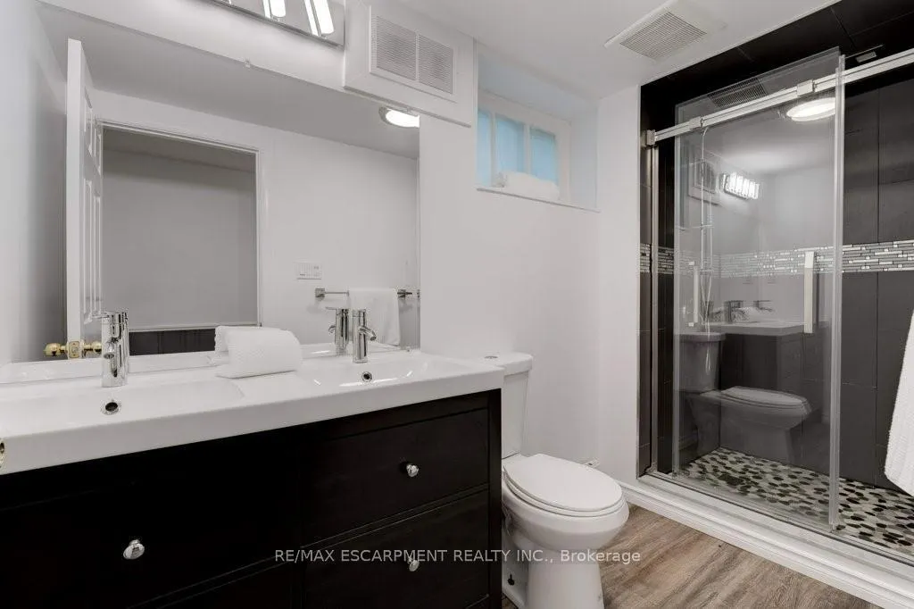 Photo 40 of 636 West Oval Drive, Burlington, Bayview — HOMEH