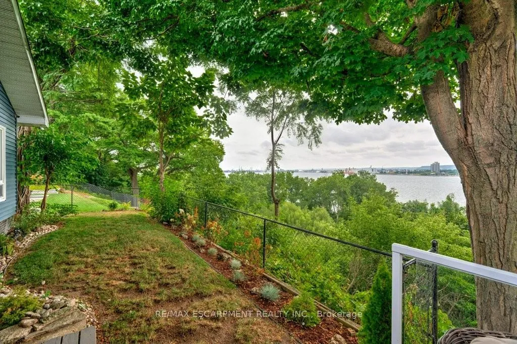 Photo 45 of 636 West Oval Drive, Burlington, Bayview — HOMEH