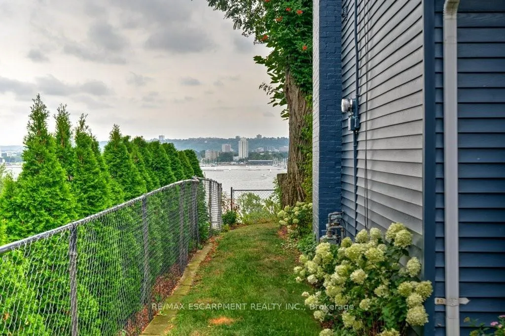 Photo 46 of 636 West Oval Drive, Burlington, Bayview — HOMEH