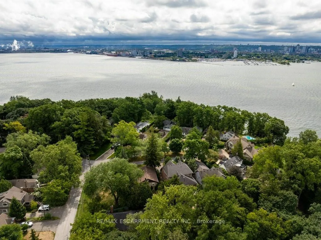 Photo 49 of 636 West Oval Drive, Burlington, Bayview — HOMEH