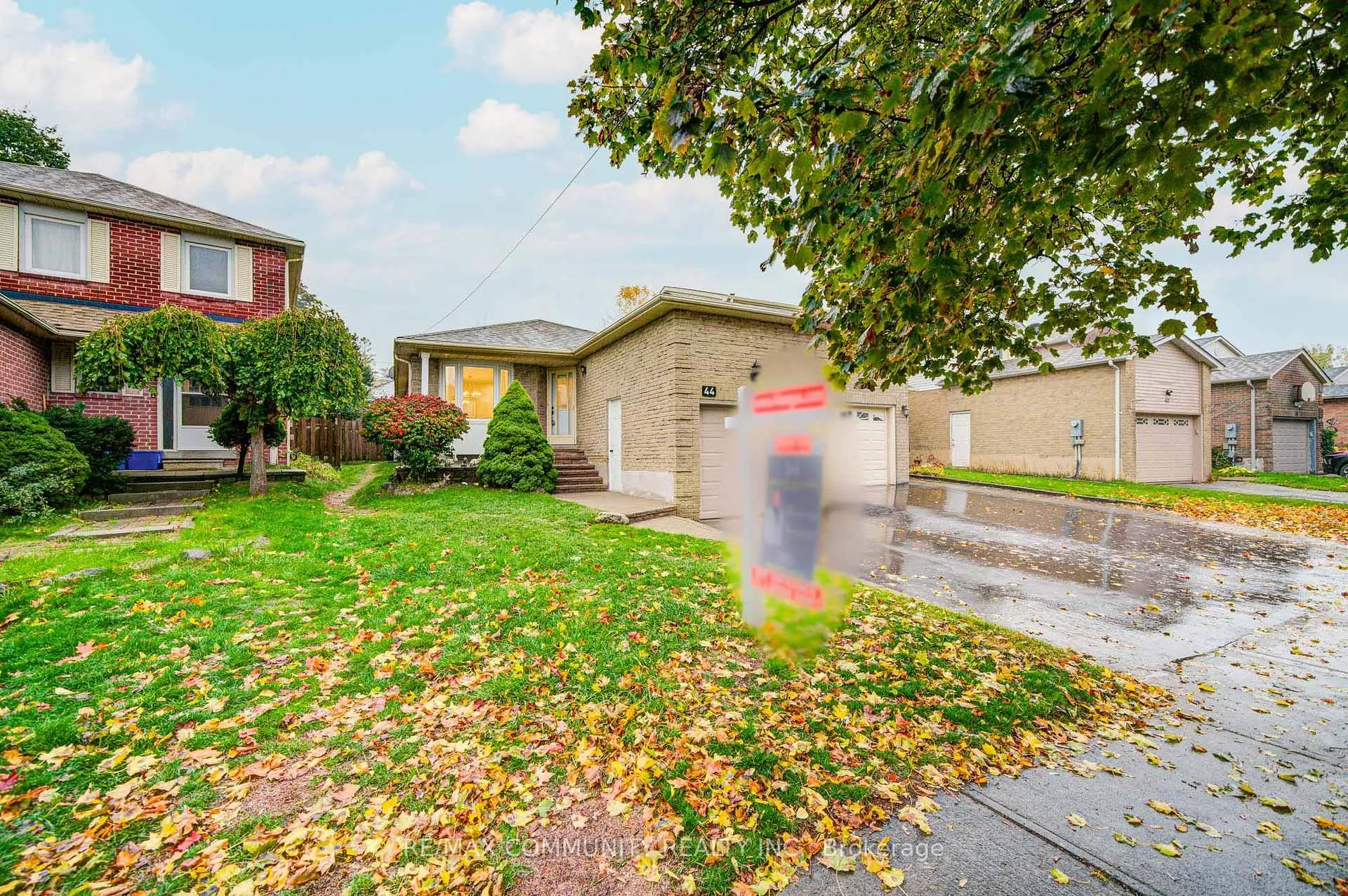 Photo 2 of 44 Angus Drive, Ajax, Central — HOMEH