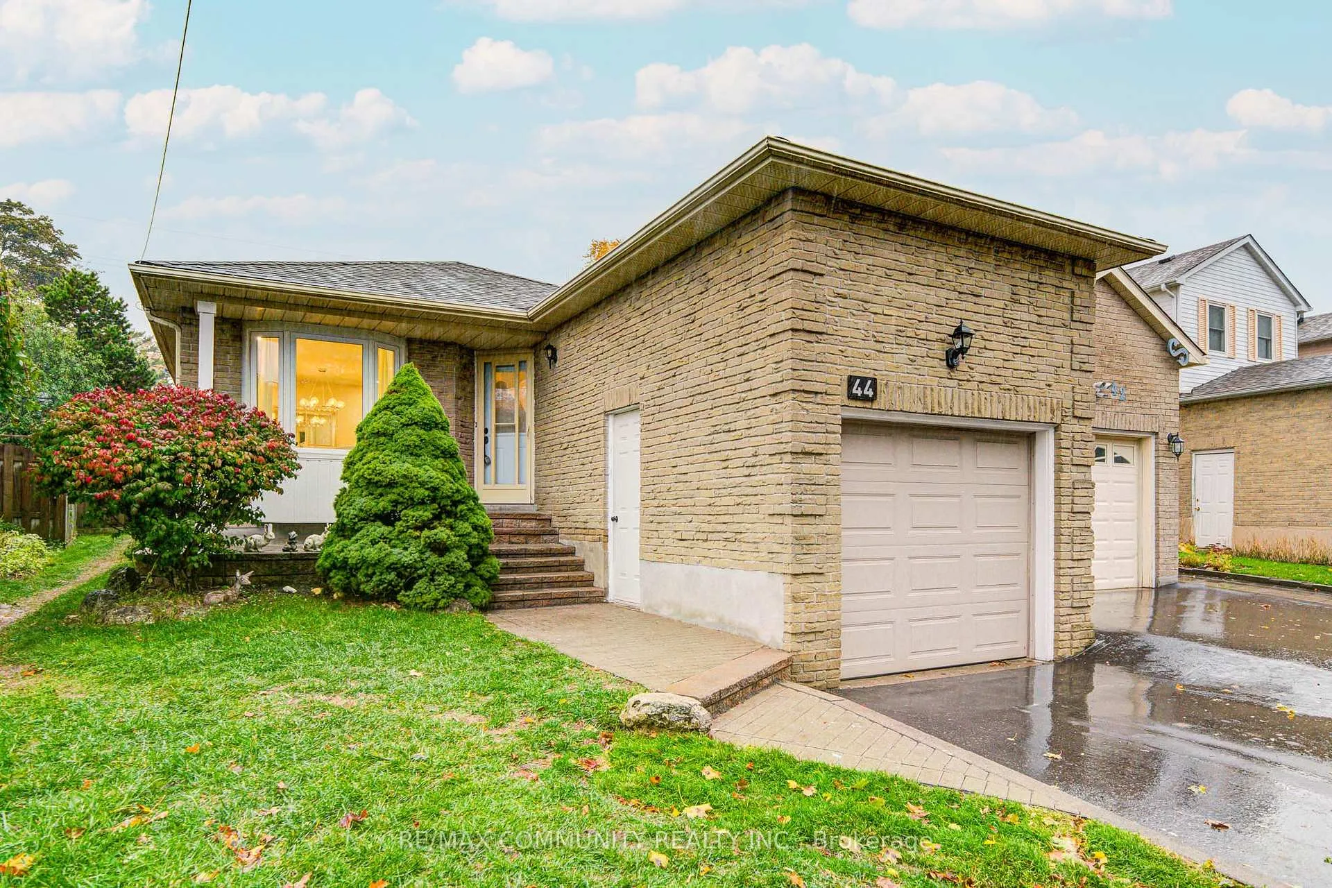 Photo 3 of 44 Angus Drive, Ajax, Central — HOMEH