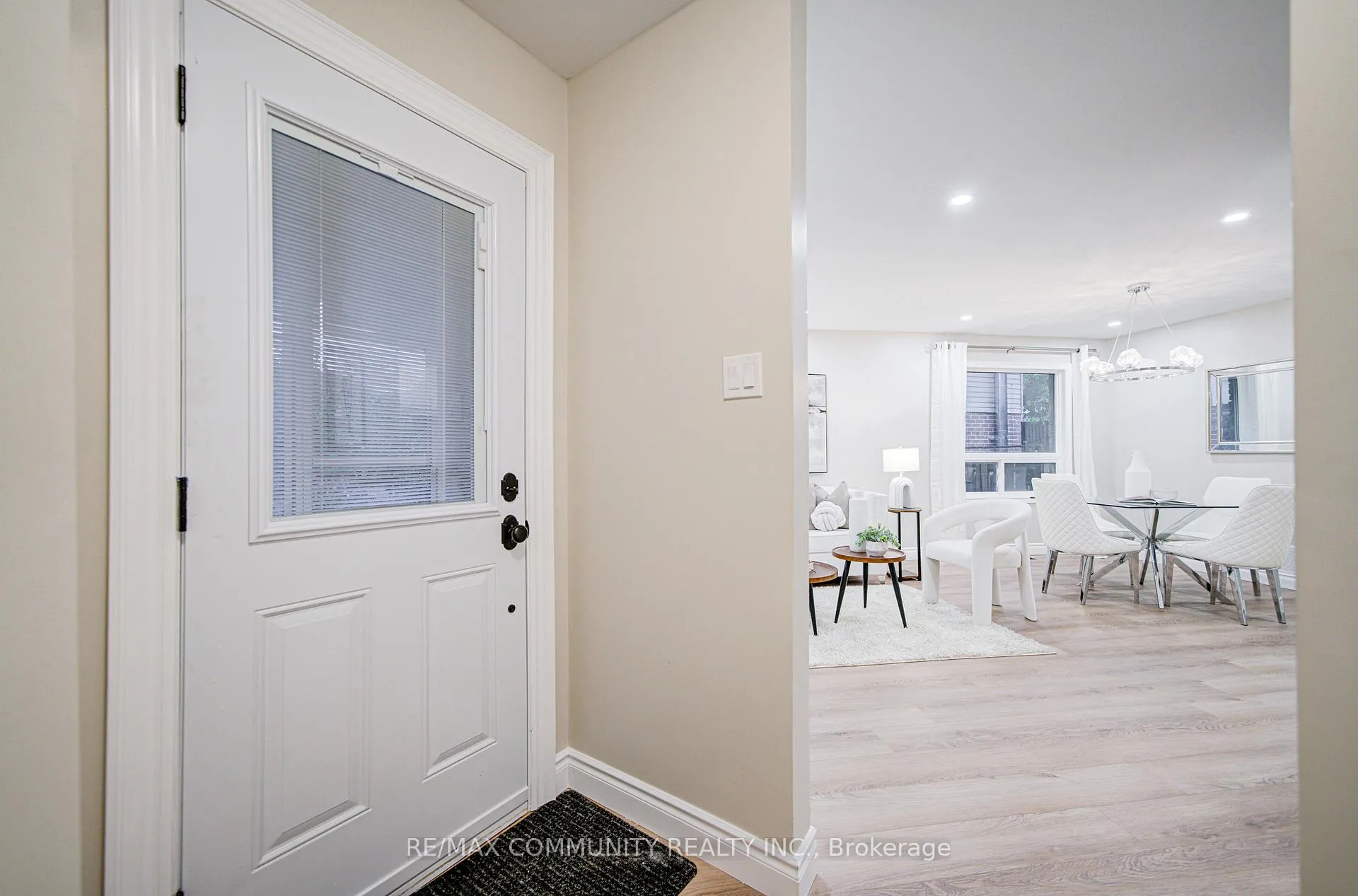Photo 5 of 44 Angus Drive, Ajax, Central — HOMEH