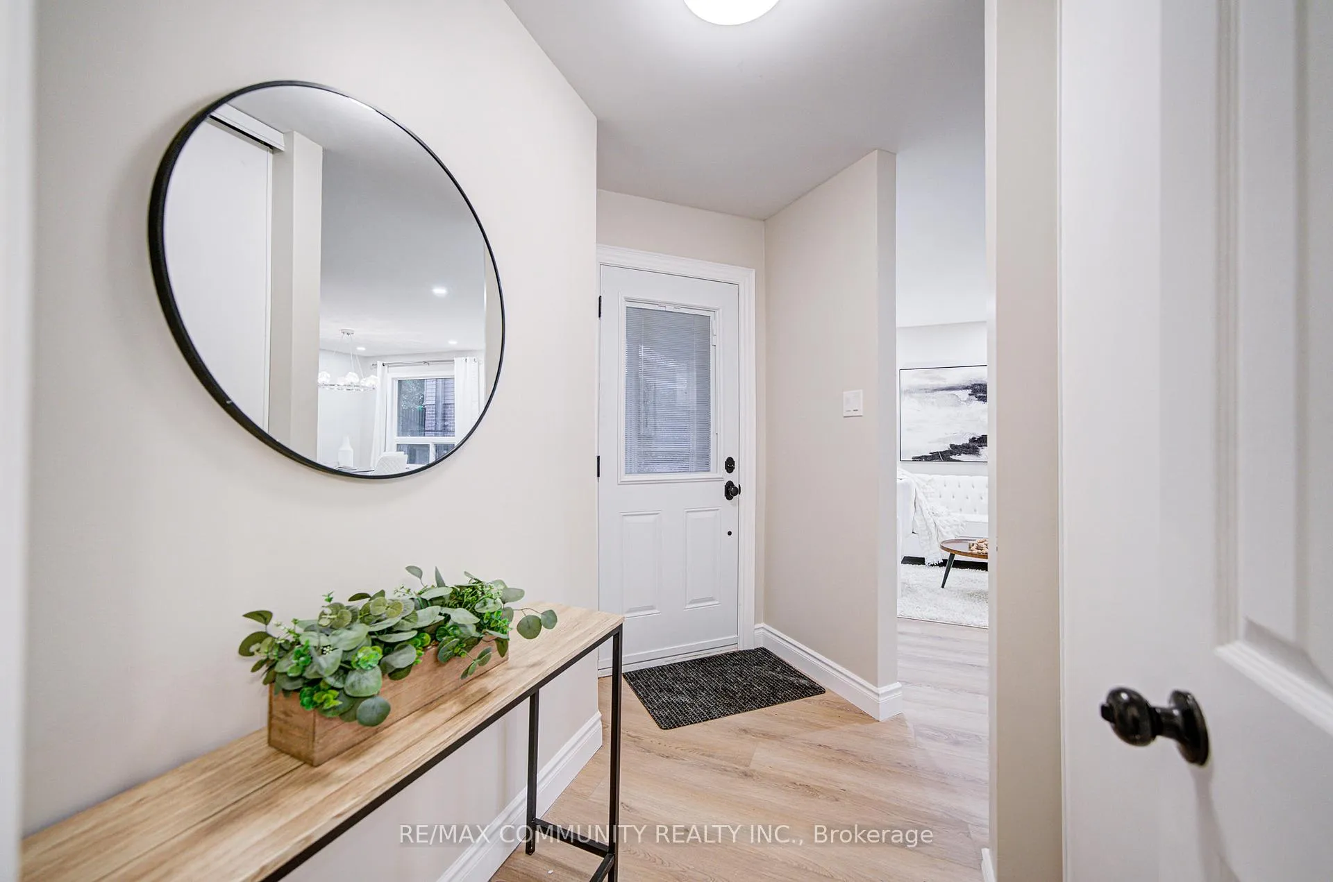 Photo 6 of 44 Angus Drive, Ajax, Central — HOMEH