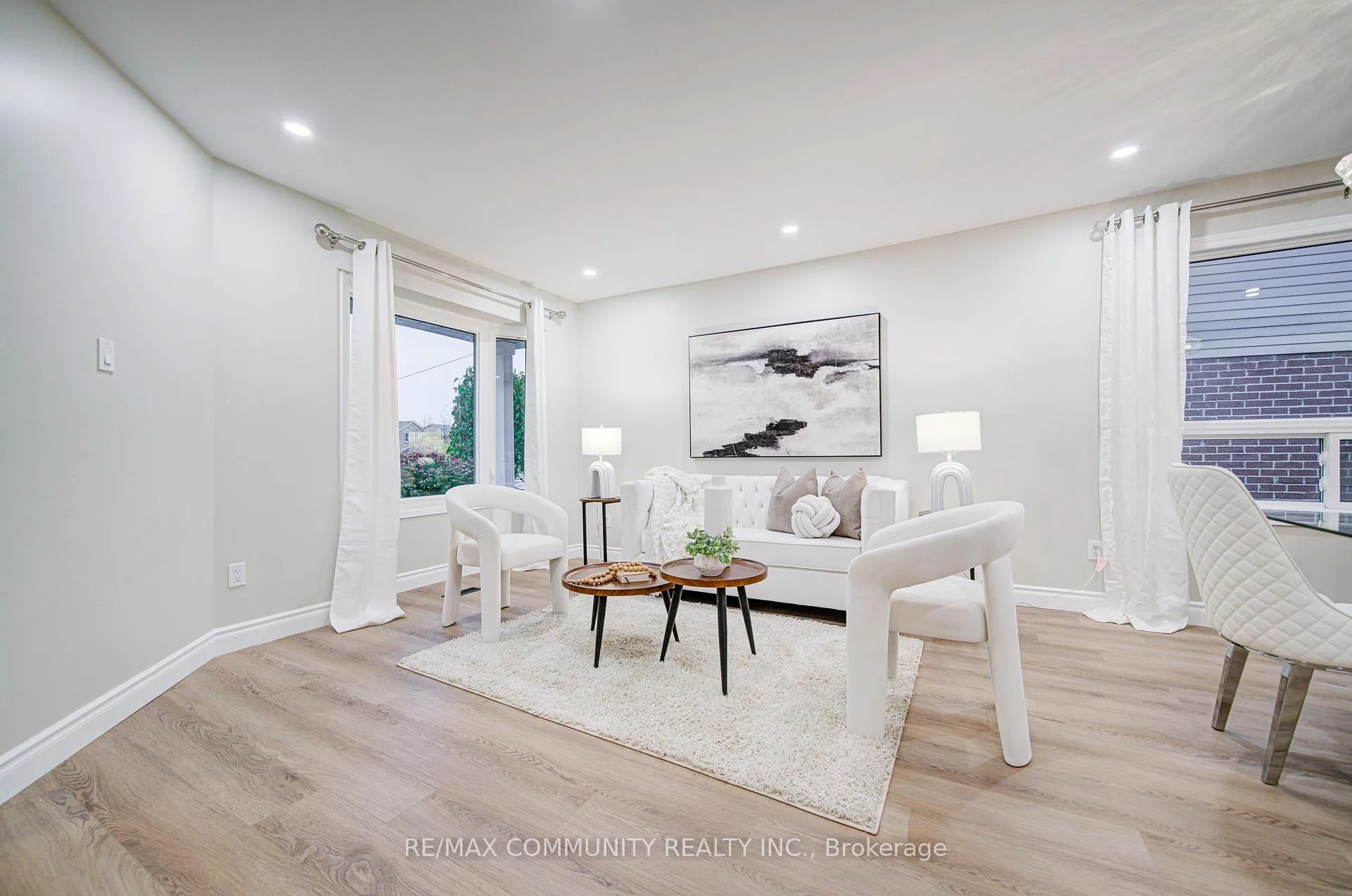 Photo 9 of 44 Angus Drive, Ajax, Central — HOMEH