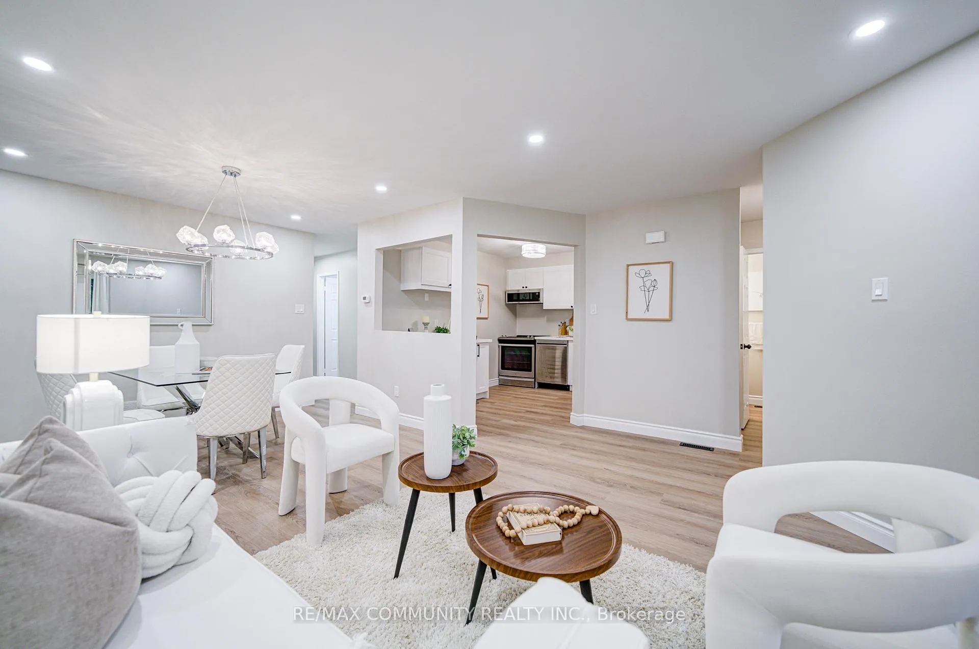 Photo 10 of 44 Angus Drive, Ajax, Central — HOMEH