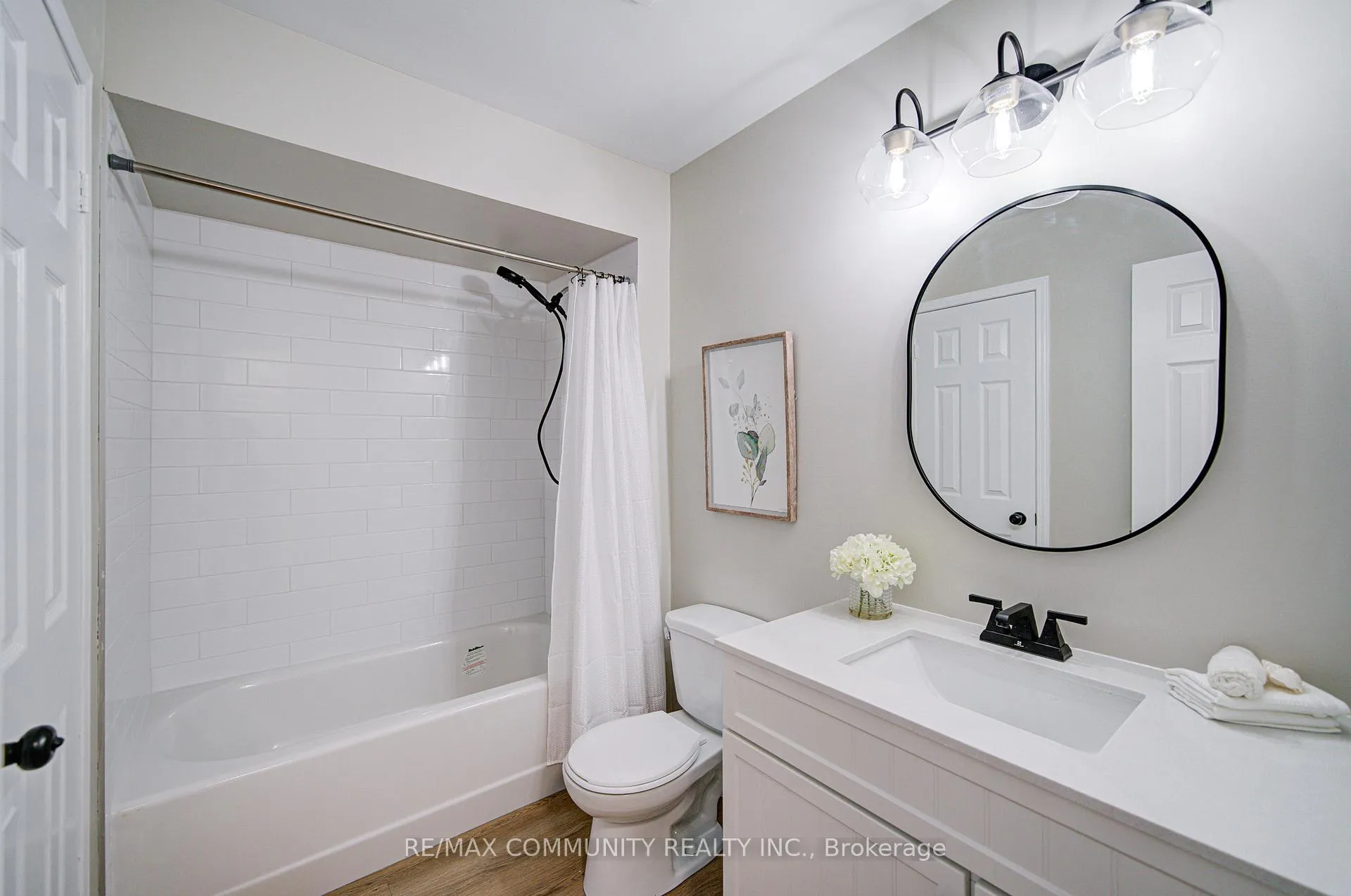 Photo 21 of 44 Angus Drive, Ajax, Central — HOMEH
