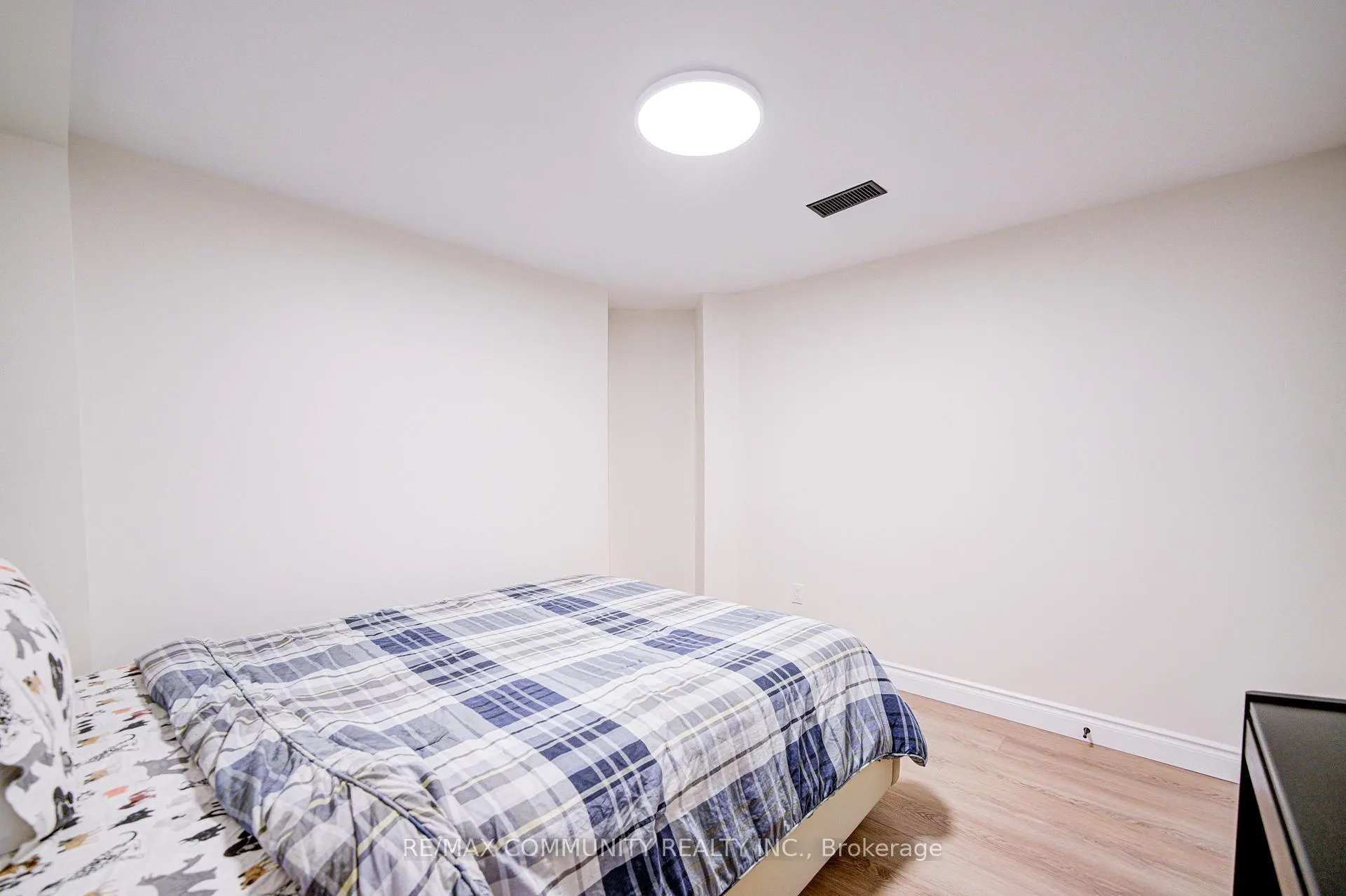 Photo 33 of 44 Angus Drive, Ajax, Central — HOMEH