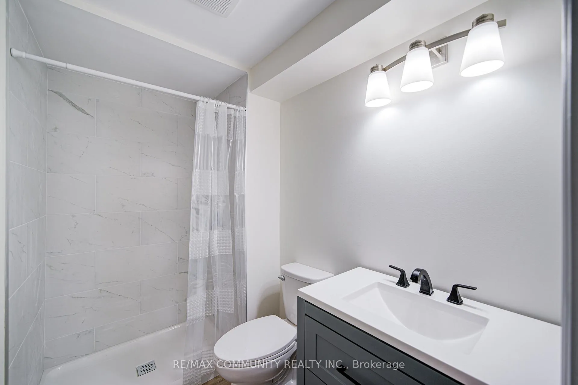 Photo 34 of 44 Angus Drive, Ajax, Central — HOMEH