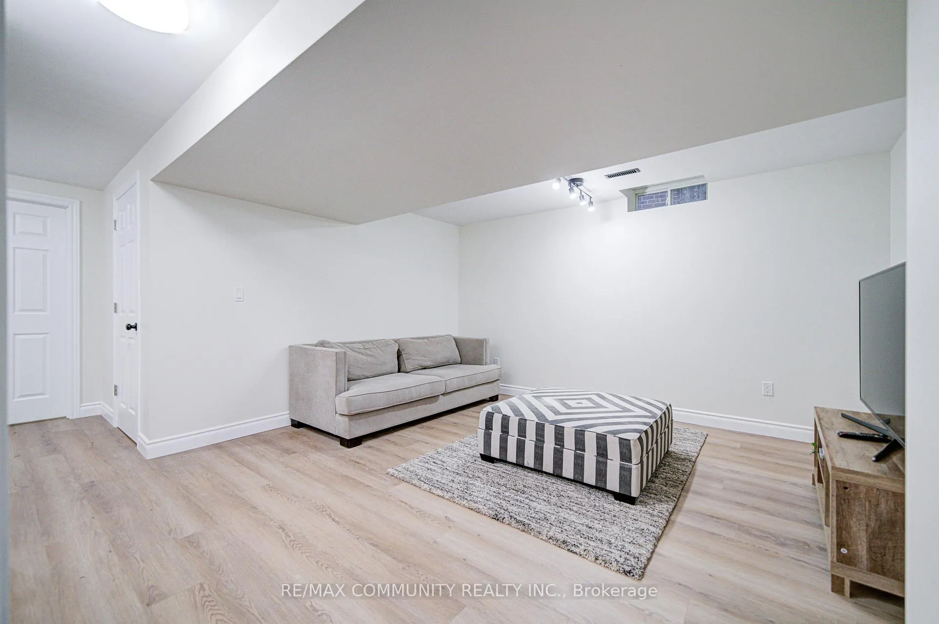 Photo 37 of 44 Angus Drive, Ajax, Central — HOMEH
