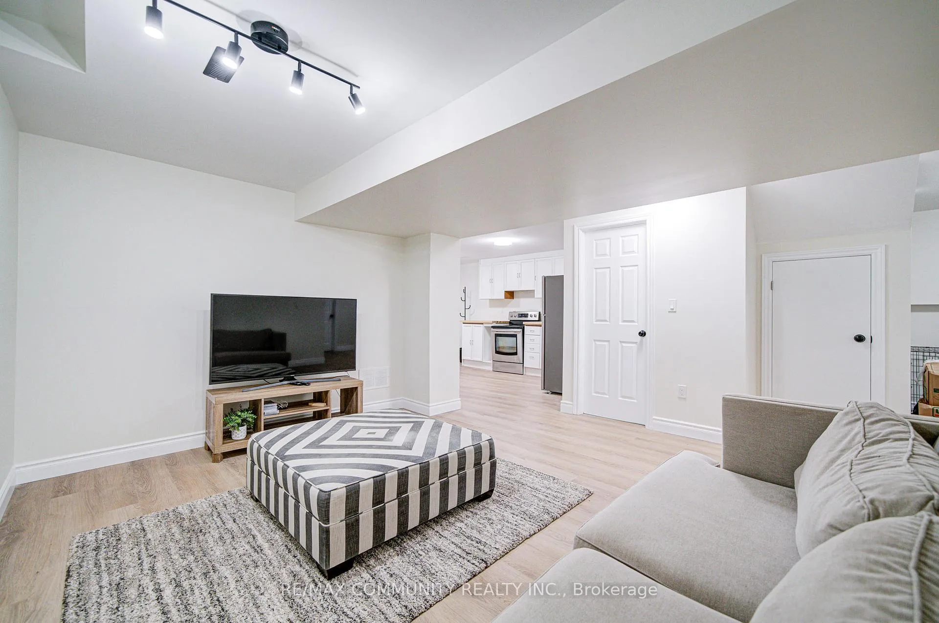 Photo 38 of 44 Angus Drive, Ajax, Central — HOMEH