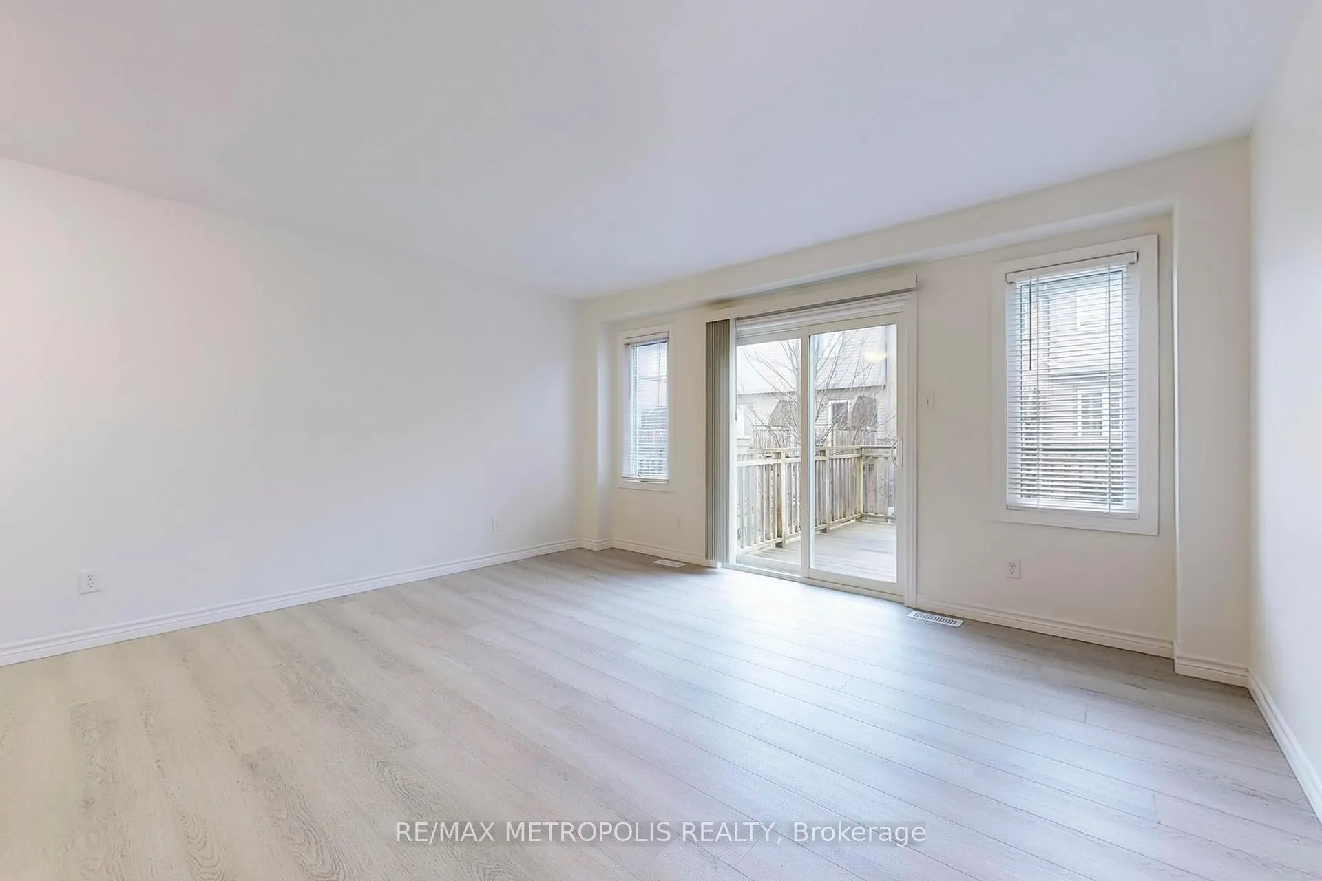 Photo 3 of Unit 22, 10 Foxglove Crescent, Kitchener — HOMEH