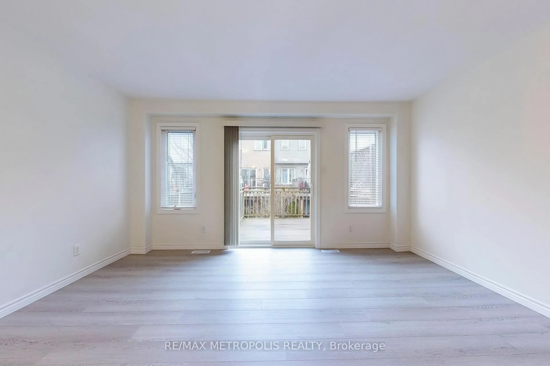 Photo 4 of Unit 22, 10 Foxglove Crescent, Kitchener — HOMEH