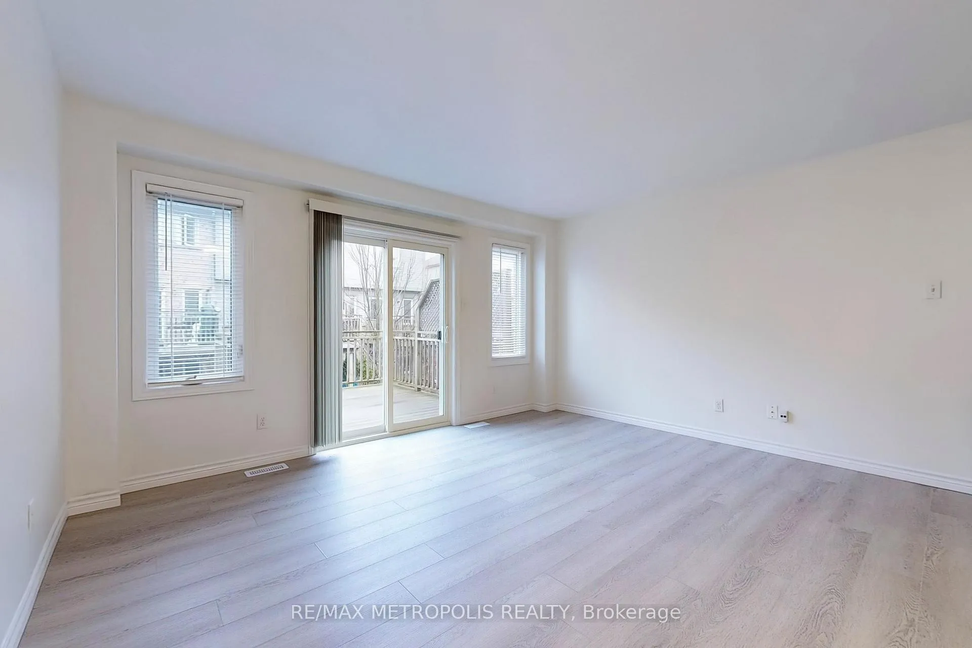 Photo 5 of Unit 22, 10 Foxglove Crescent, Kitchener — HOMEH