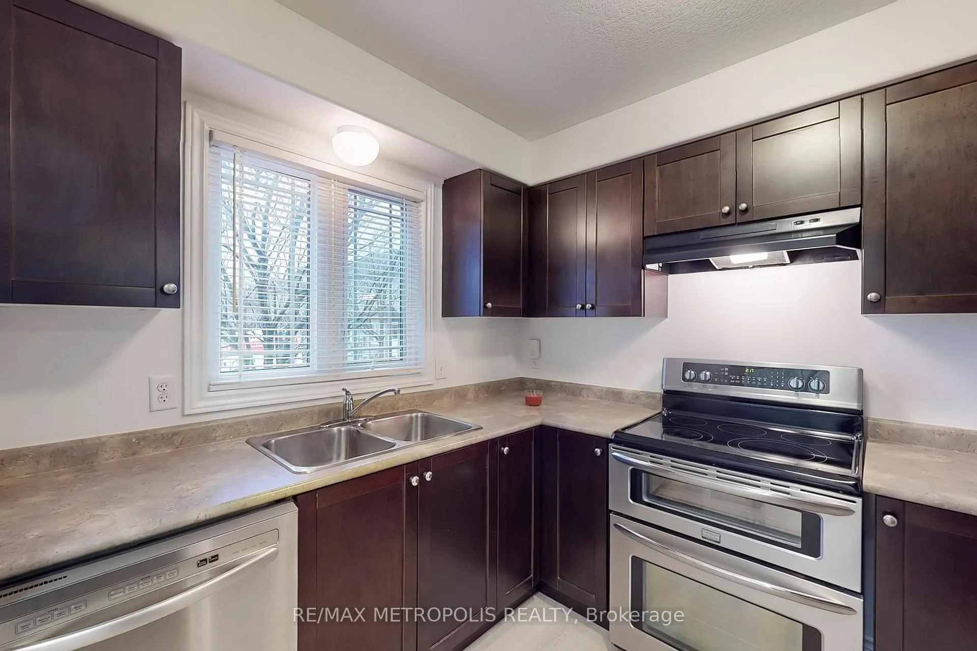 Photo 12 of Unit 22, 10 Foxglove Crescent, Kitchener — HOMEH