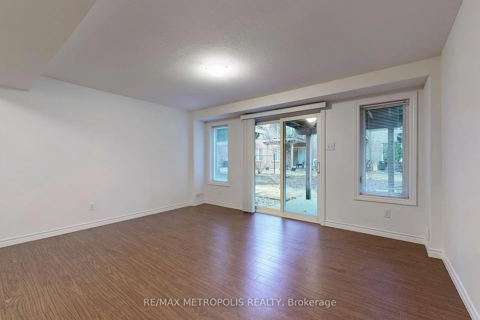 Photo 33 of Unit 22, 10 Foxglove Crescent, Kitchener — HOMEH