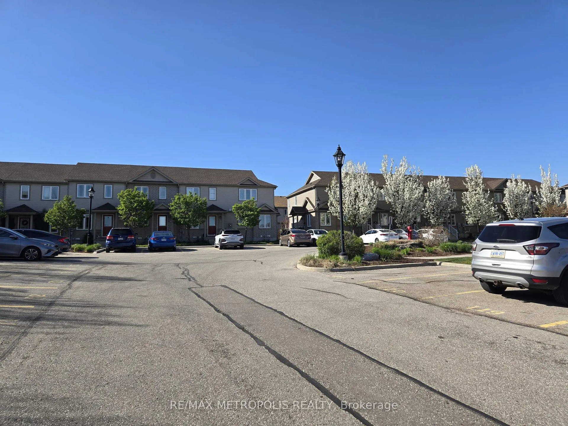 Photo 43 of Unit 22, 10 Foxglove Crescent, Kitchener — HOMEH