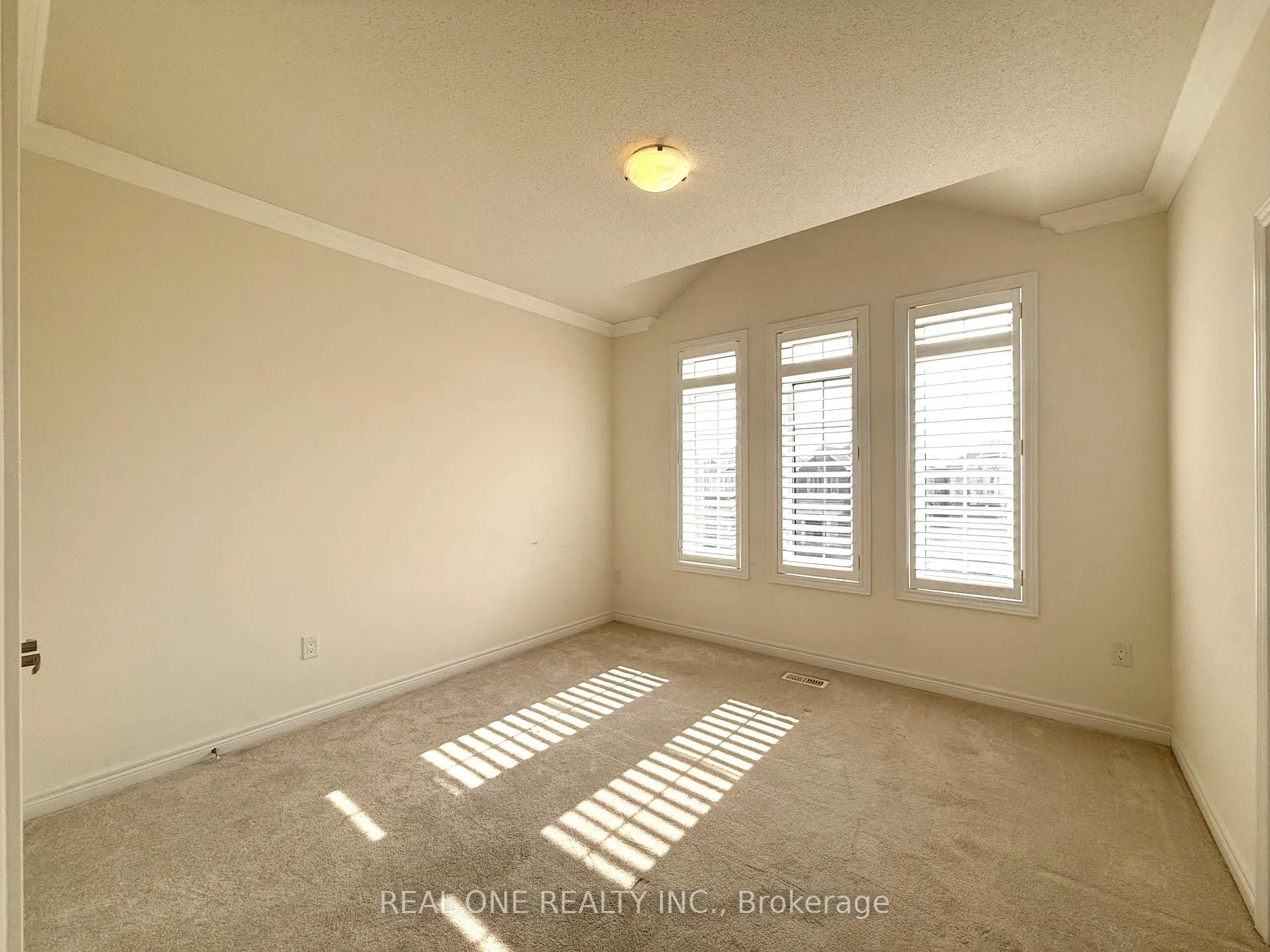 Photo 19 of 39 Mowder Drive, Aurora, Rural Aurora — HOMEH