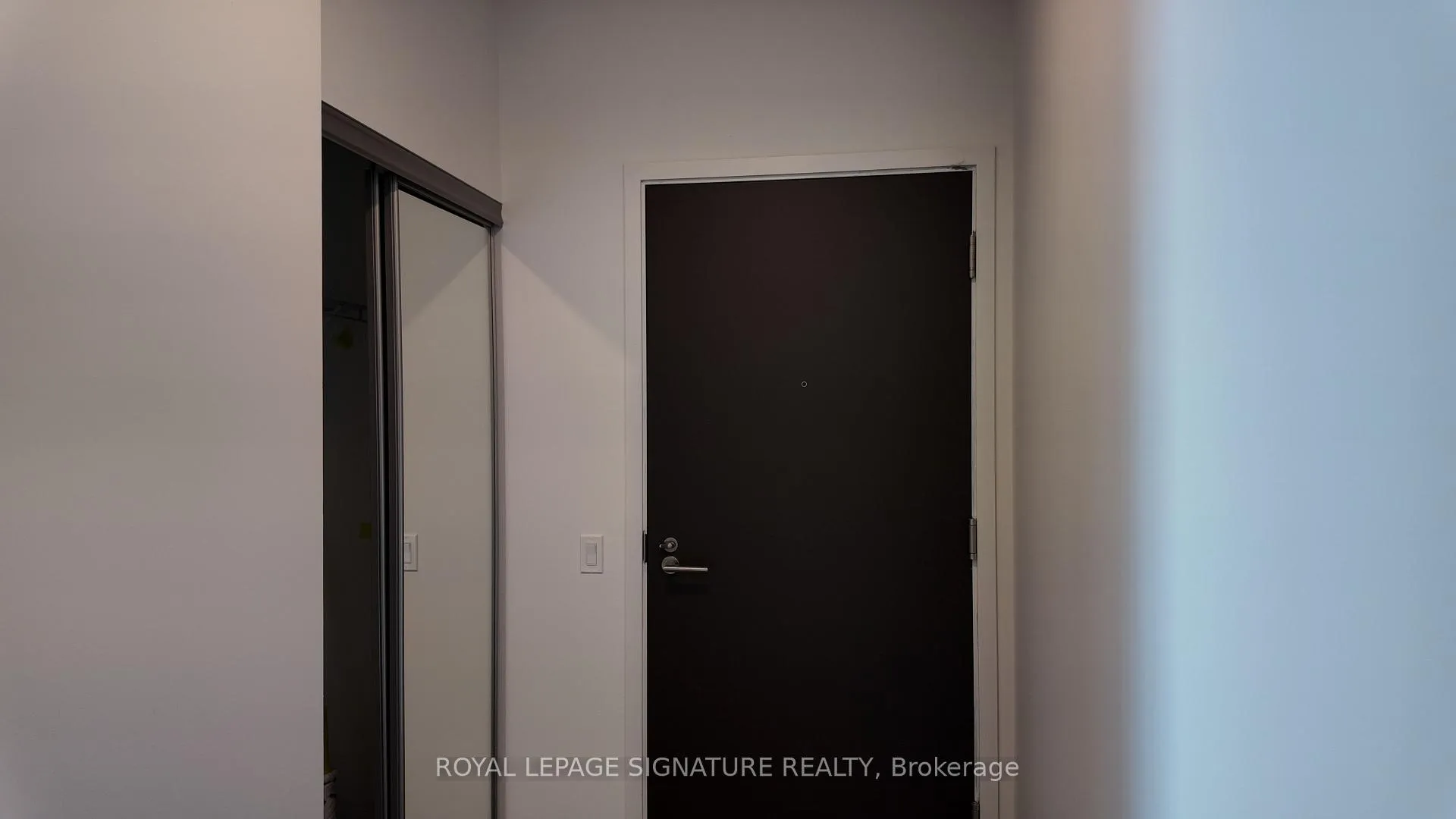 Photo 3 of Unit 2201, 39 Mary Street, Barrie, City Centre — HOMEH