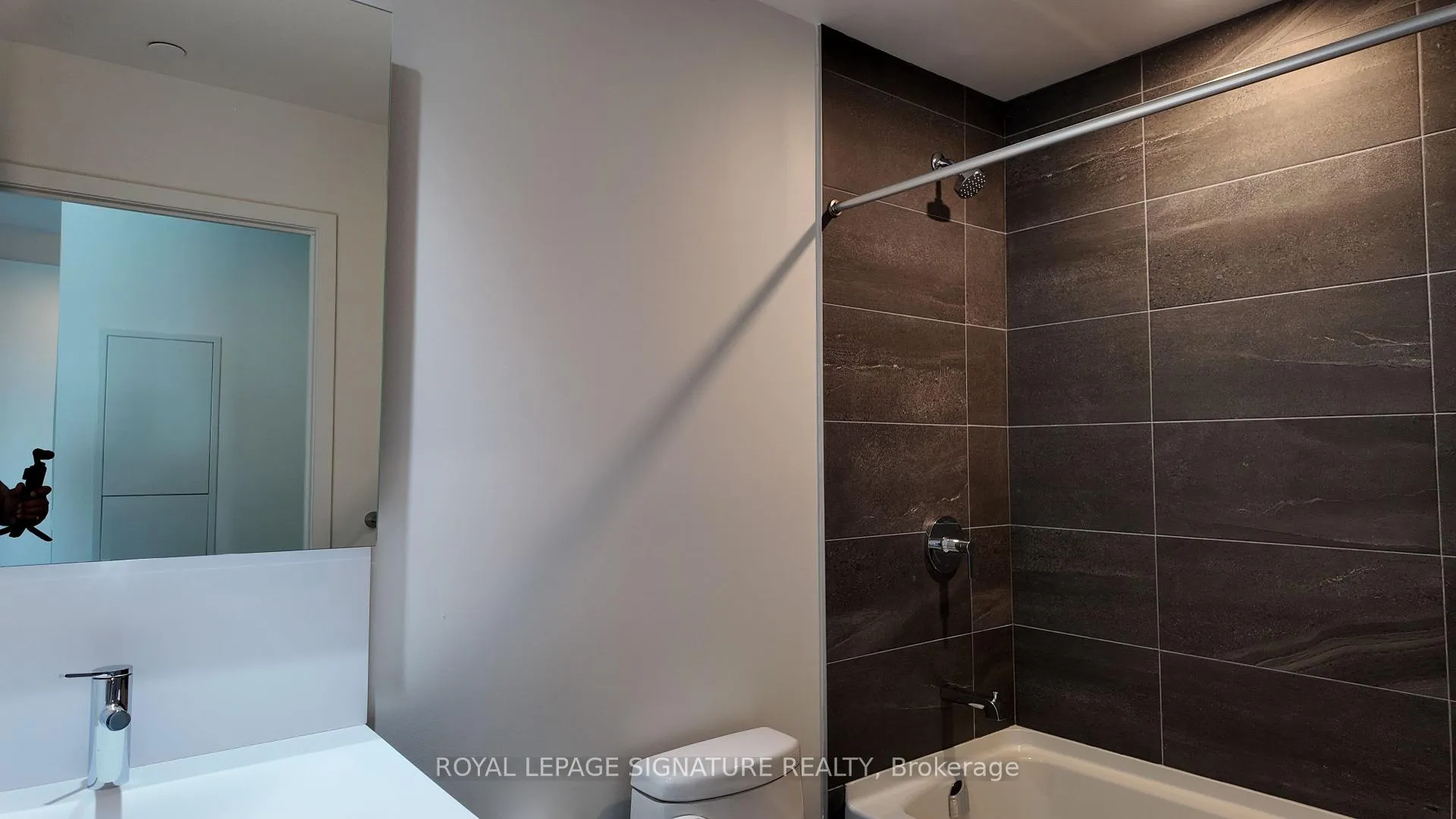 Photo 10 of Unit 2201, 39 Mary Street, Barrie, City Centre — HOMEH