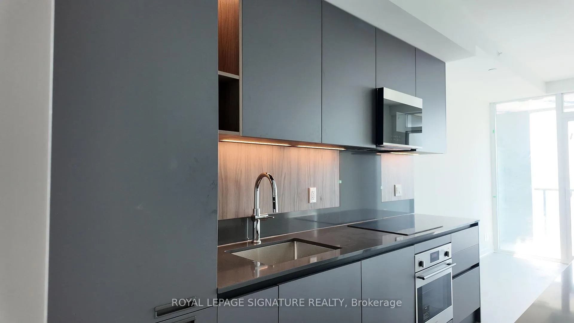 Photo 13 of Unit 2201, 39 Mary Street, Barrie, City Centre — HOMEH