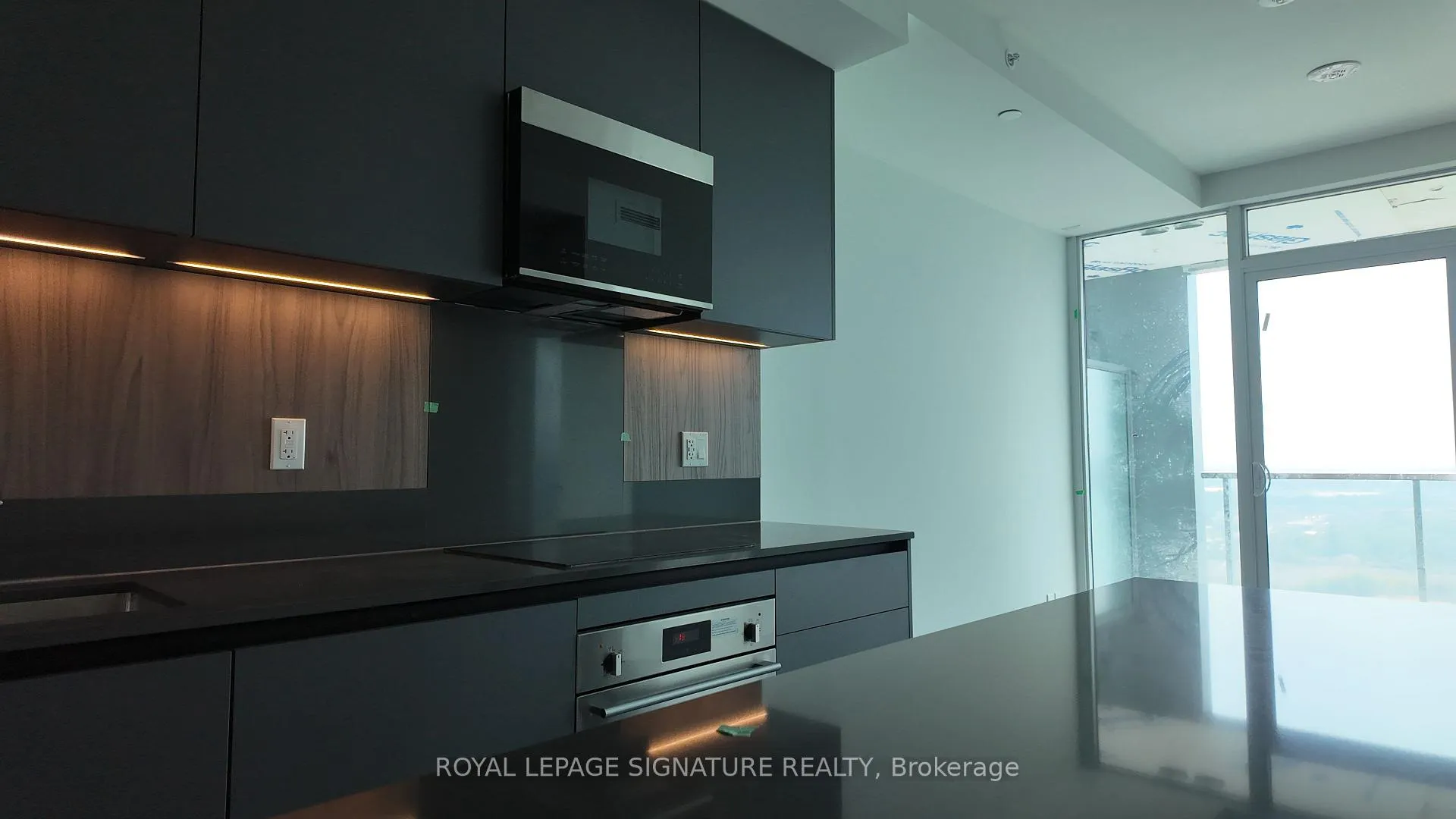 Photo 14 of Unit 2201, 39 Mary Street, Barrie, City Centre — HOMEH