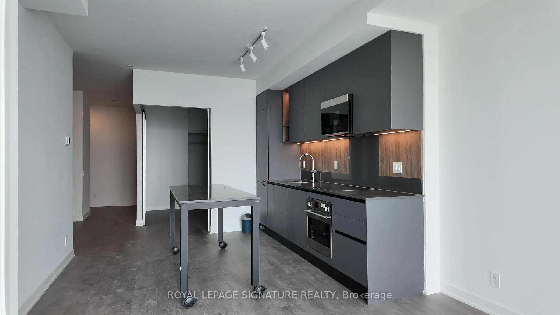 Photo 17 of Unit 2201, 39 Mary Street, Barrie, City Centre — HOMEH