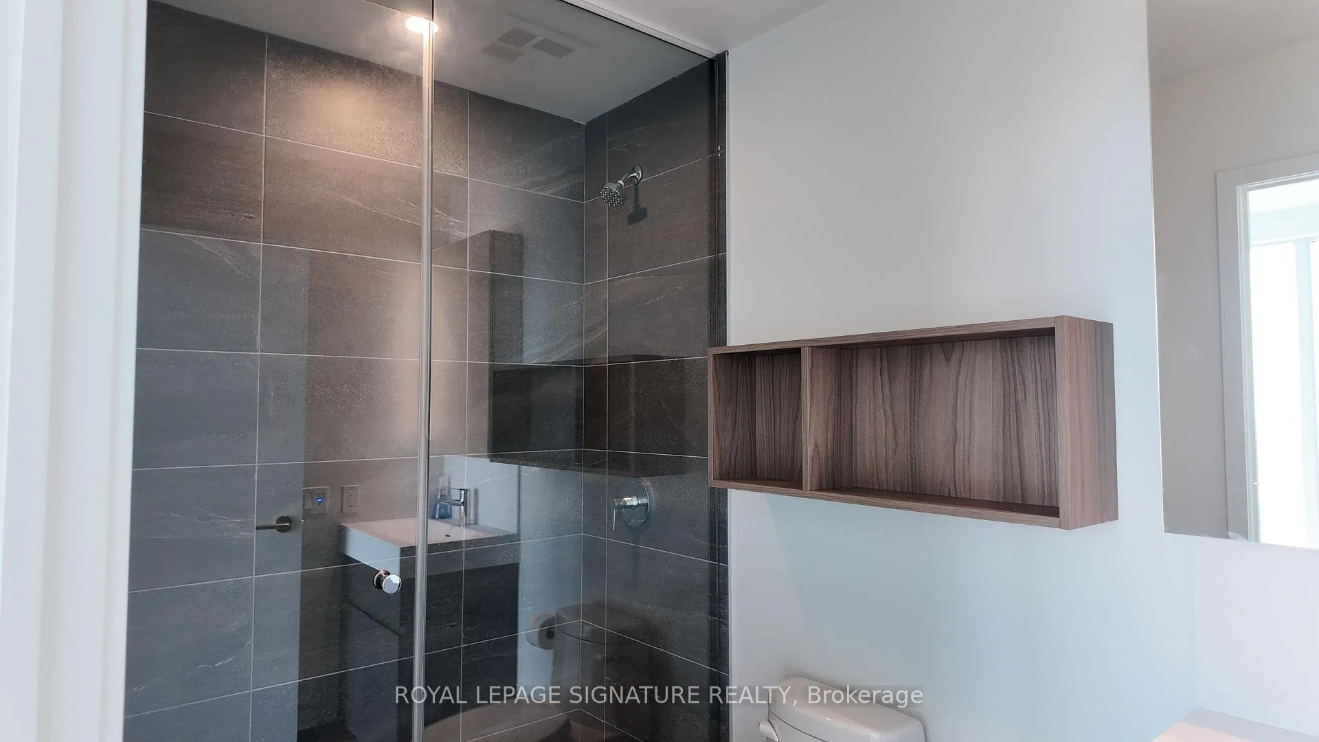 Photo 22 of Unit 2201, 39 Mary Street, Barrie, City Centre — HOMEH