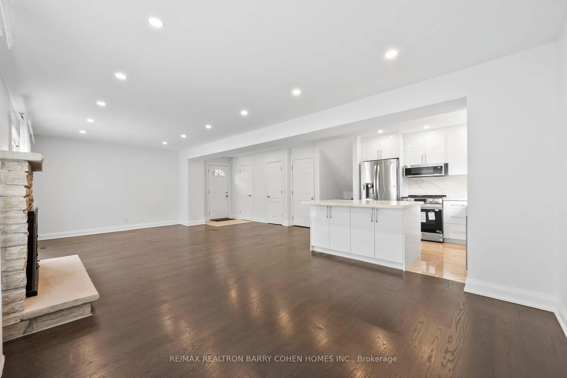 Photo 2 of Unit Basement & Back Main Lvl., 194 Romfield Circuit, Markham, Royal Orchard — HOMEH