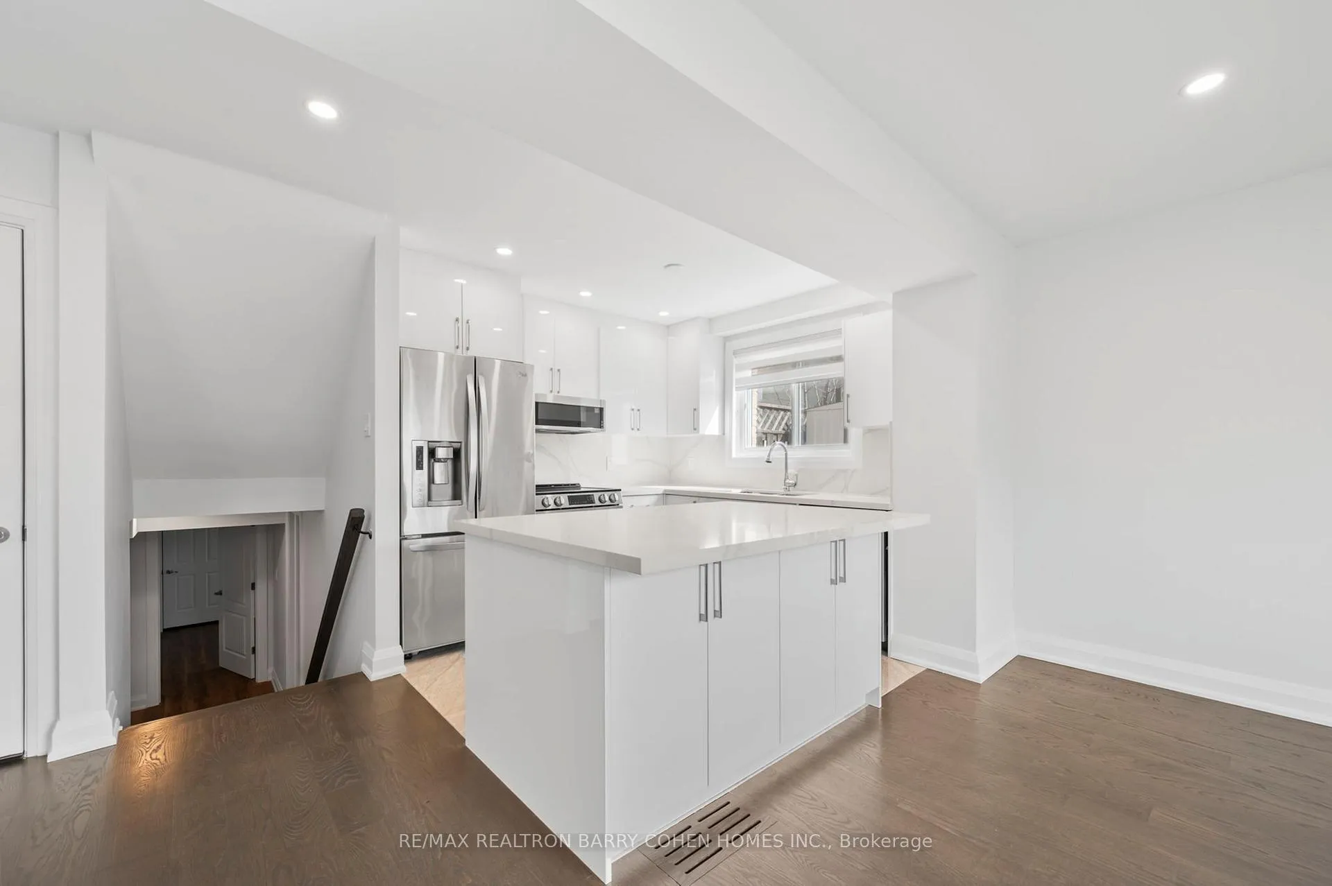 Photo 3 of Unit Basement & Back Main Lvl., 194 Romfield Circuit, Markham, Royal Orchard — HOMEH