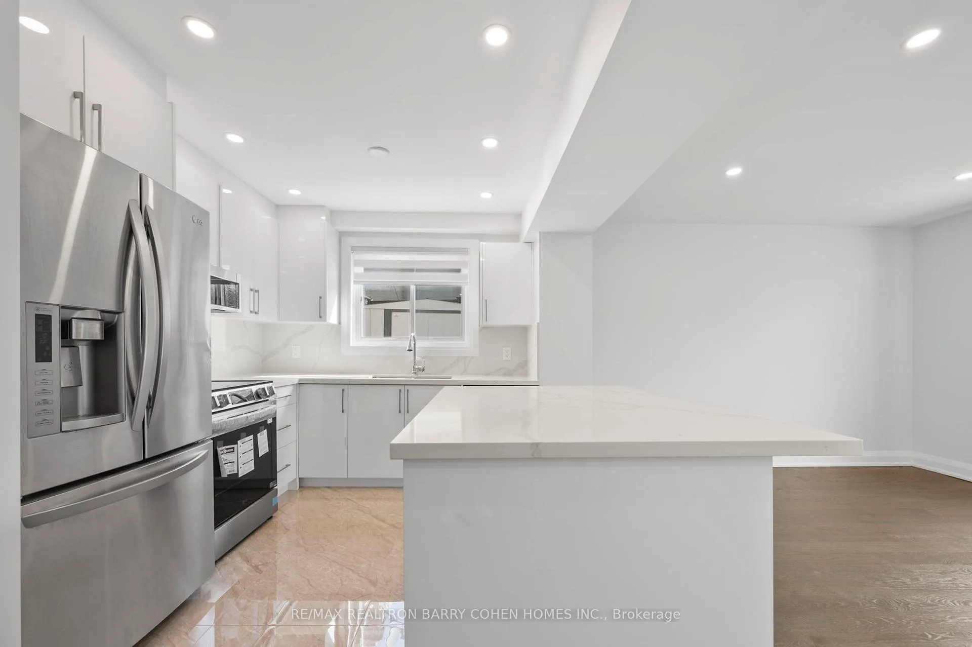 Photo 5 of Unit Basement & Back Main Lvl., 194 Romfield Circuit, Markham, Royal Orchard — HOMEH