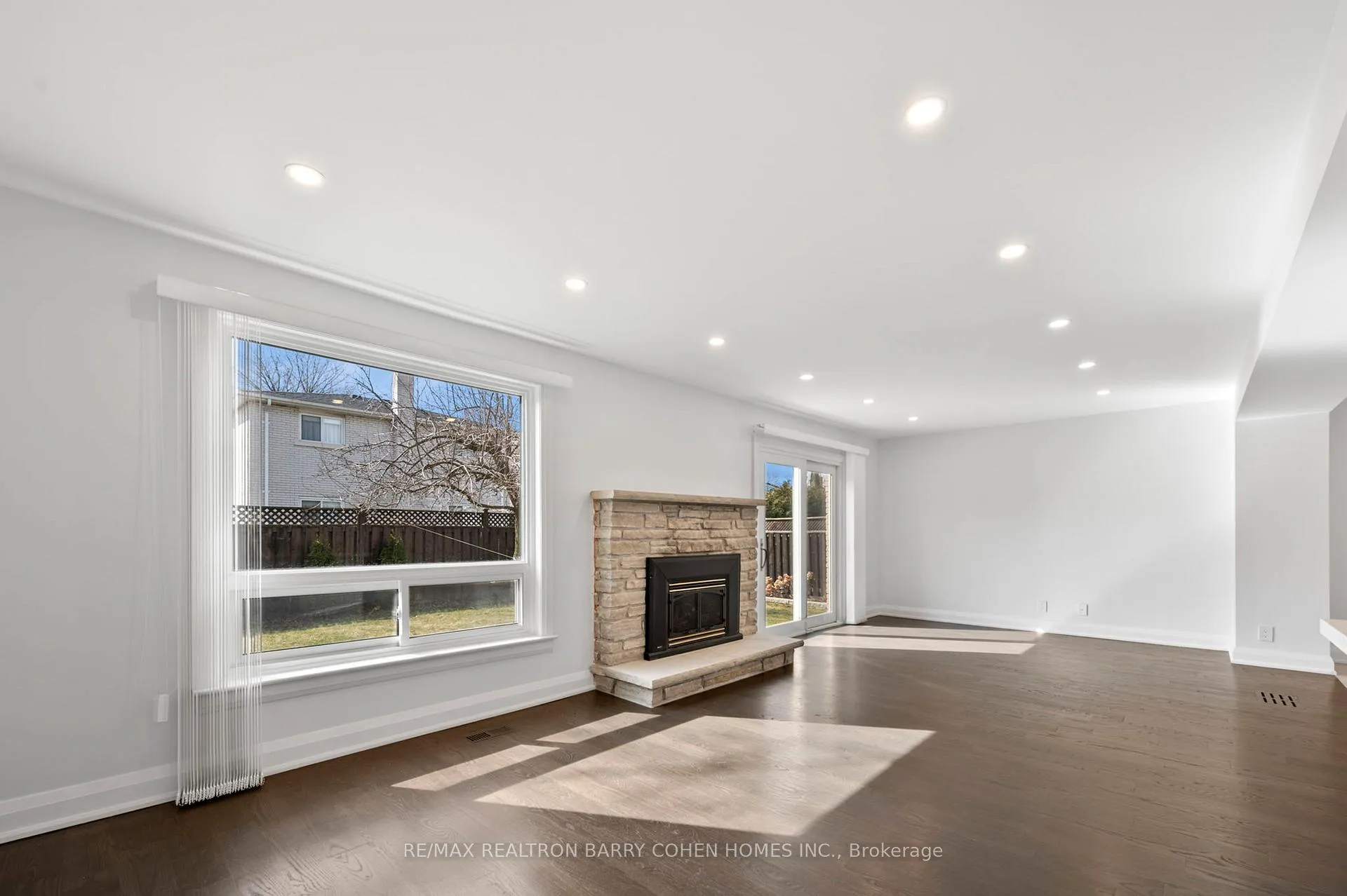 Photo 10 of Unit Basement & Back Main Lvl., 194 Romfield Circuit, Markham, Royal Orchard — HOMEH