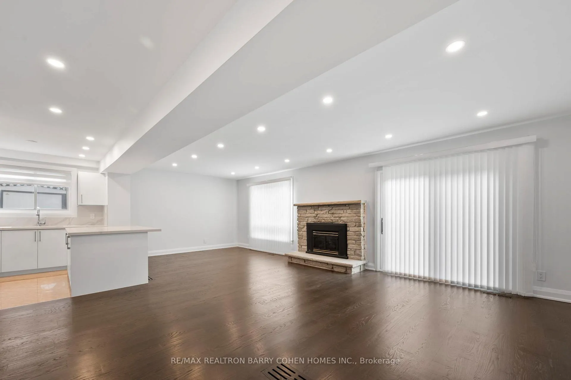 Photo 12 of Unit Basement & Back Main Lvl., 194 Romfield Circuit, Markham, Royal Orchard — HOMEH