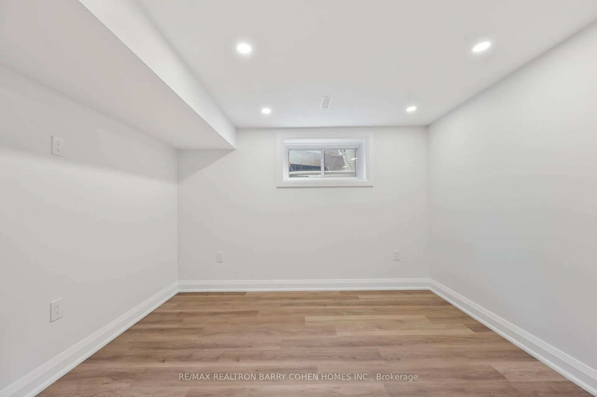 Photo 14 of Unit Basement & Back Main Lvl., 194 Romfield Circuit, Markham, Royal Orchard — HOMEH