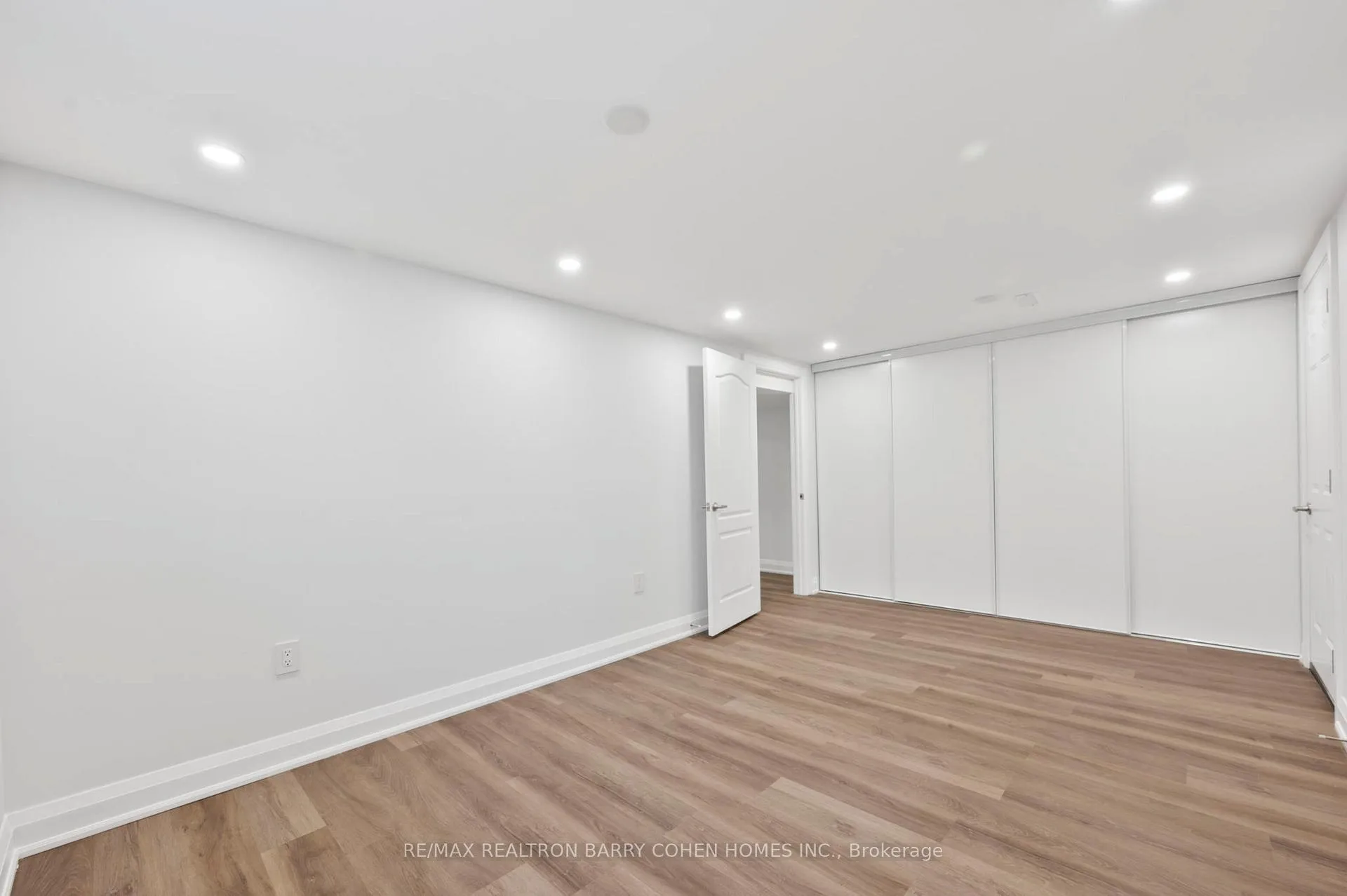 Photo 20 of Unit Basement & Back Main Lvl., 194 Romfield Circuit, Markham, Royal Orchard — HOMEH