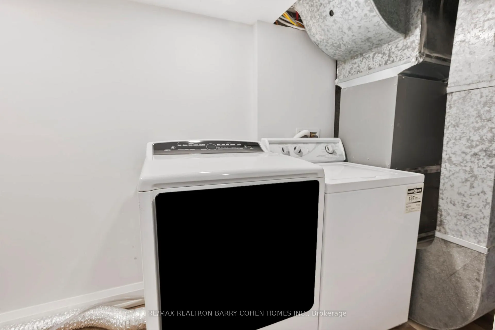 Photo 23 of Unit Basement & Back Main Lvl., 194 Romfield Circuit, Markham, Royal Orchard — HOMEH