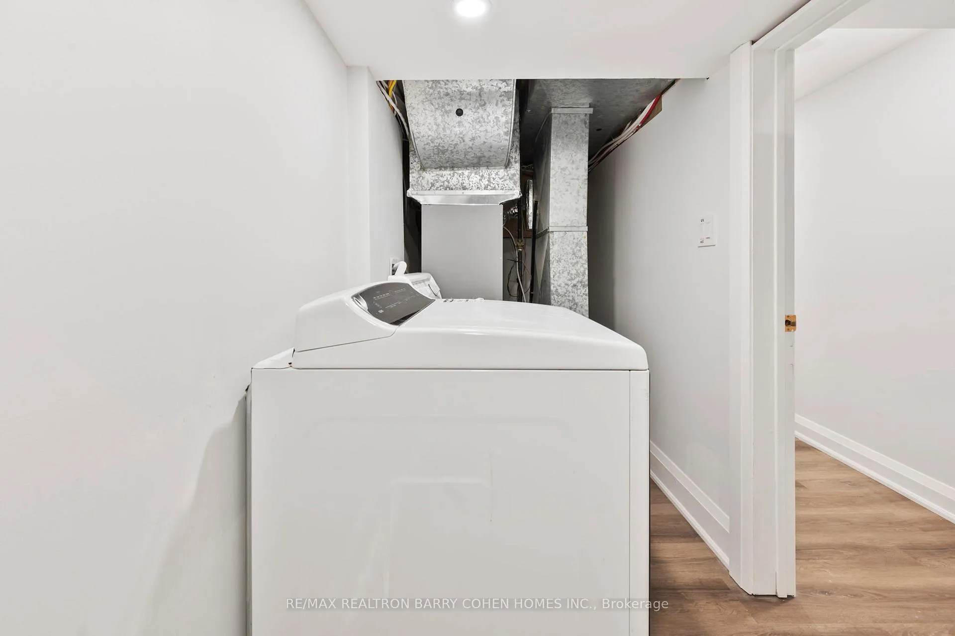 Photo 24 of Unit Basement & Back Main Lvl., 194 Romfield Circuit, Markham, Royal Orchard — HOMEH