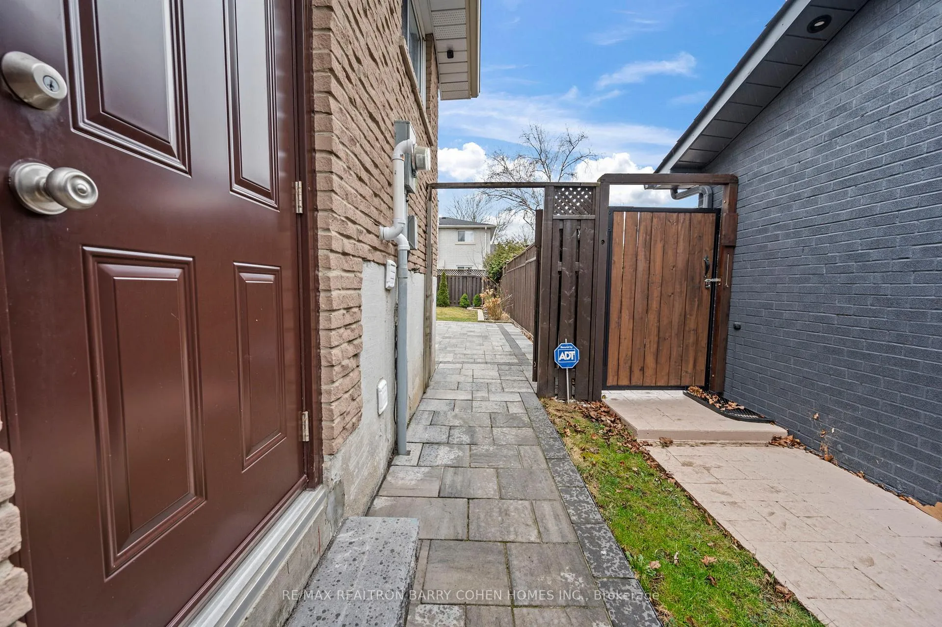 Photo 27 of Unit Basement & Back Main Lvl., 194 Romfield Circuit, Markham, Royal Orchard — HOMEH