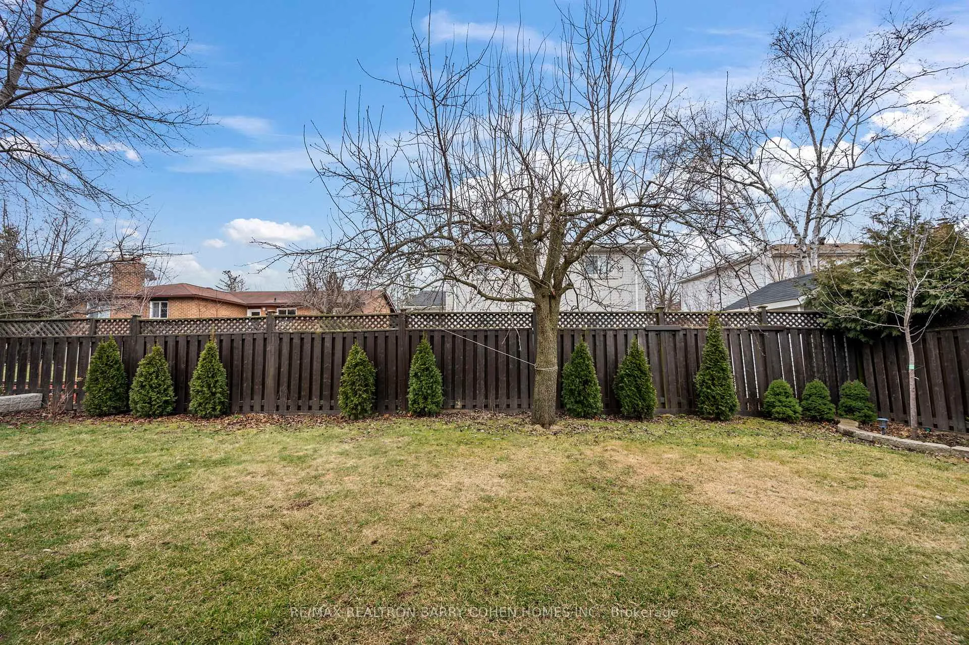 Photo 31 of Unit Basement & Back Main Lvl., 194 Romfield Circuit, Markham, Royal Orchard — HOMEH