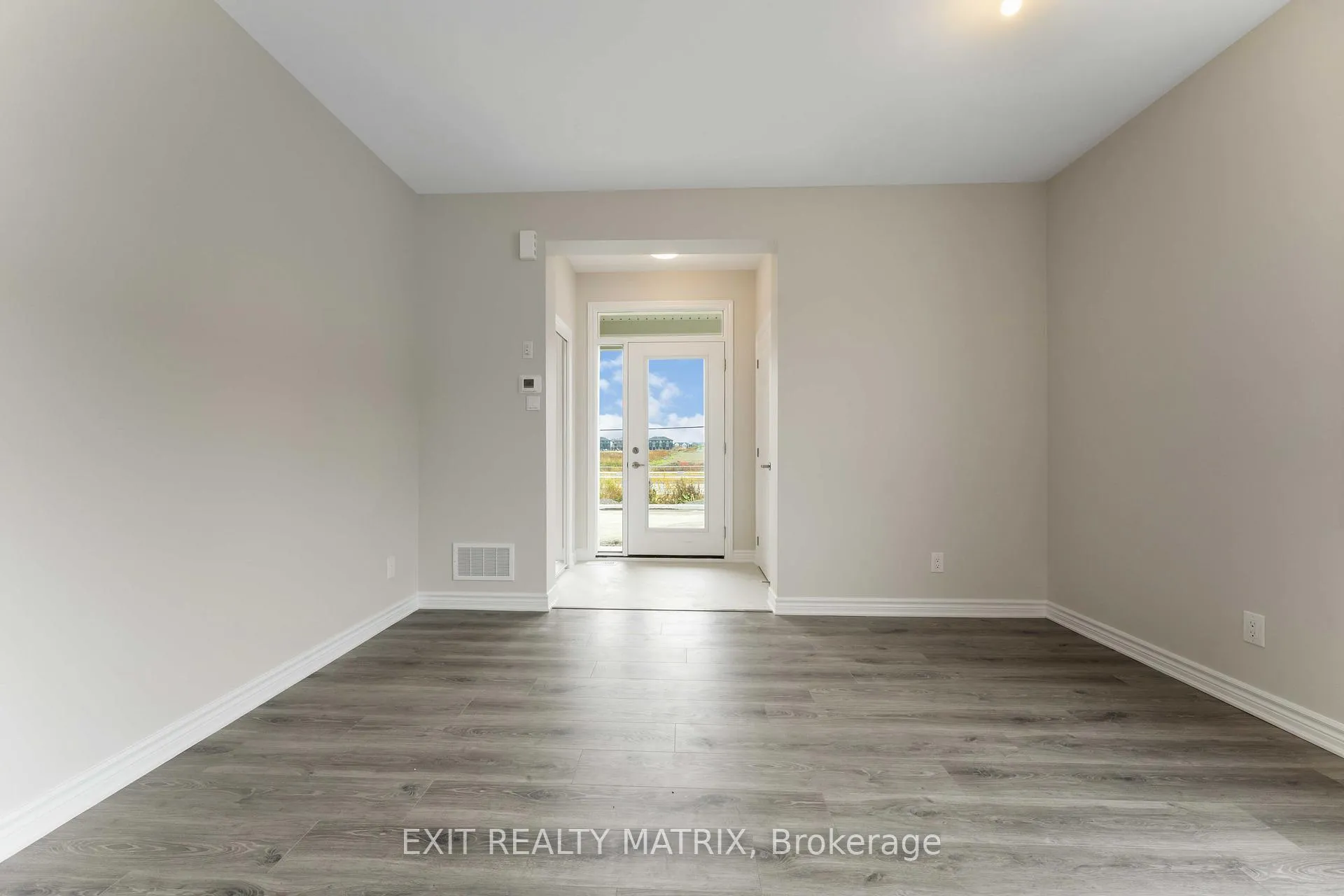 Photo 3 of 200 Ryan Reynolds Way, Ottawa, Mer Bleue/Bradley Estates/Anderson Park — HOMEH