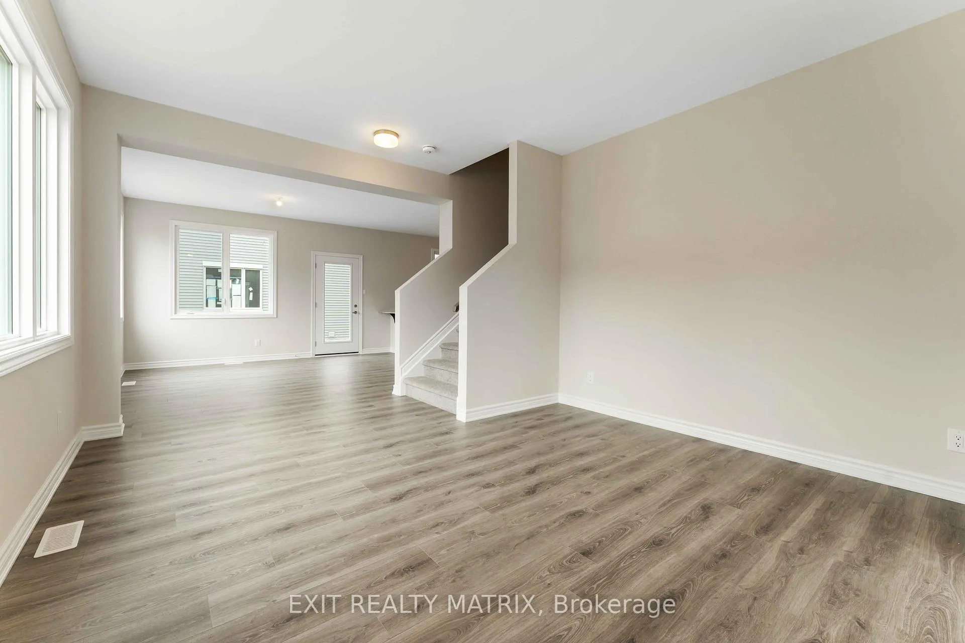 Photo 4 of 200 Ryan Reynolds Way, Ottawa, Mer Bleue/Bradley Estates/Anderson Park — HOMEH